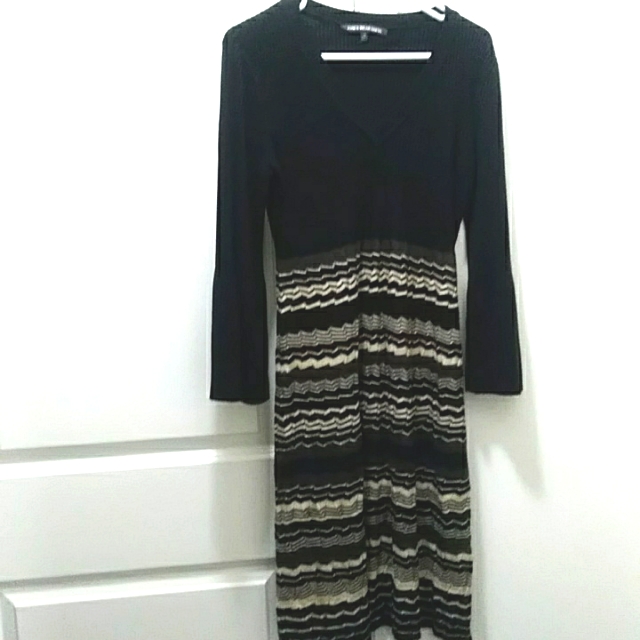 Sweater Dress With Long Sleeve And Design From The Hip Down
